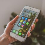 10 Aspek Krusial: Perbandingan Bisnis Produk Fisik vs Digital untuk Entrepreneur Pemula